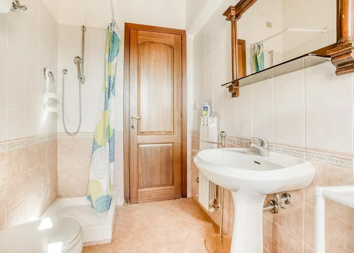 Near Donatello Sculpture 度假居 *